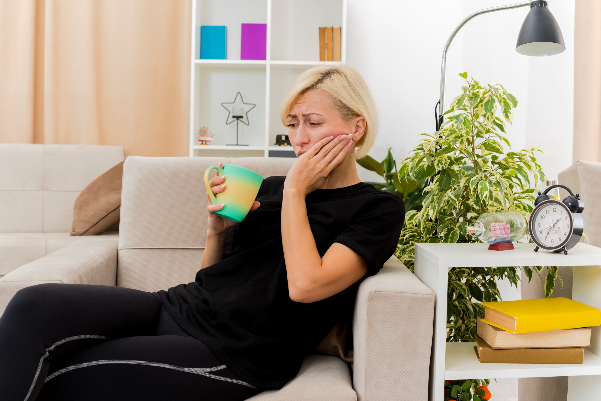 Emergency Dentist in Waterdown: Same-Day Relief for Tooth Pain 1 Professional Emergency Dentist Treating Sudden Tooth Pain in Waterdown - Magnolia Dental